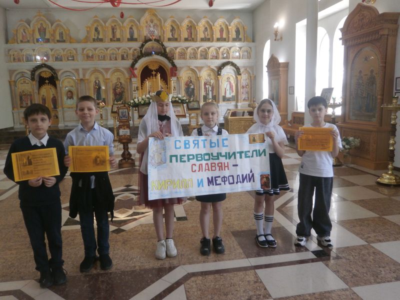 Экскурсия и православный час в храме Державной иконы Божией Матери   