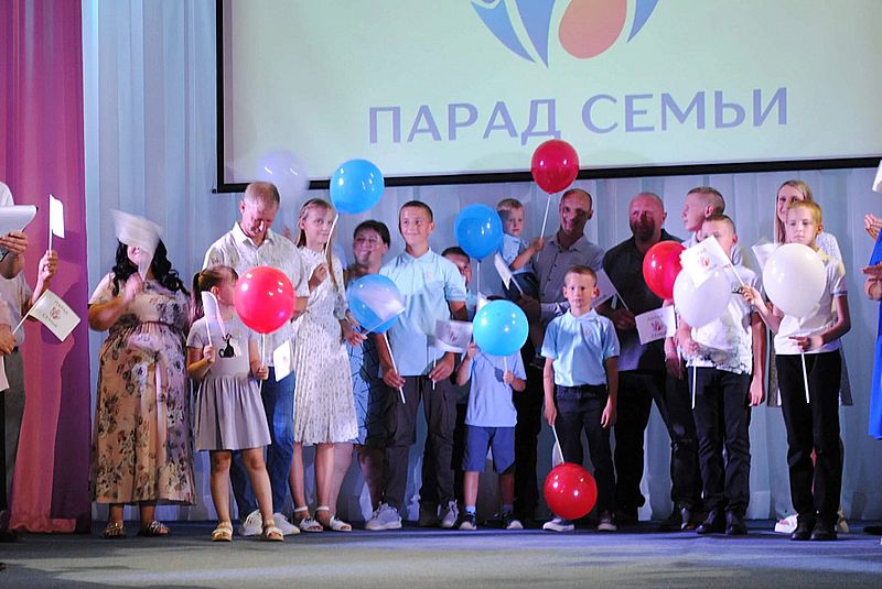 Мероприятие, посвященное Дню семьи, любви и верности прошло в Донецком историко-краеведческом музее