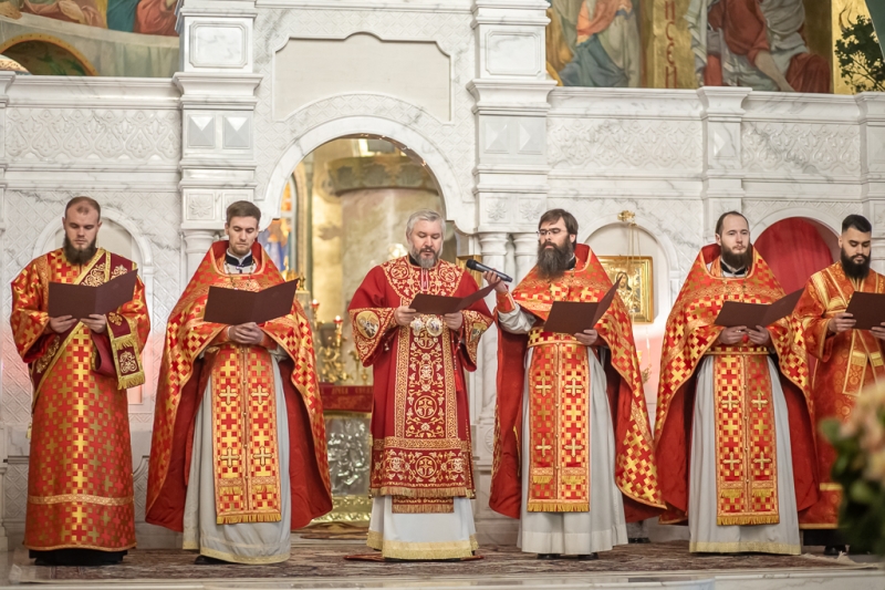 Праздник Светлого Христова Воскресения встретили в Покровском кафедральном соборе города Шахты