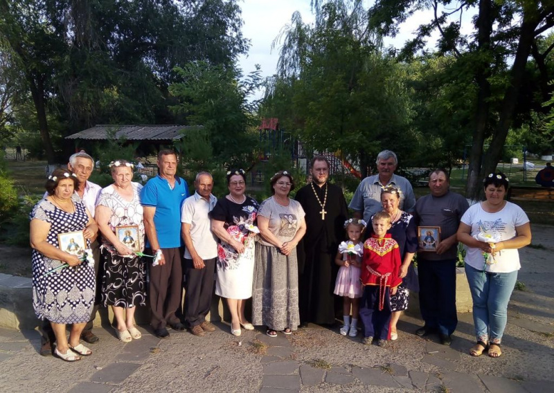 Праздник семьи, любви и верности отметили в пос. Садовом Багаевского благочиния. Жителей поселка поздравил протоиерей Роман Мясников