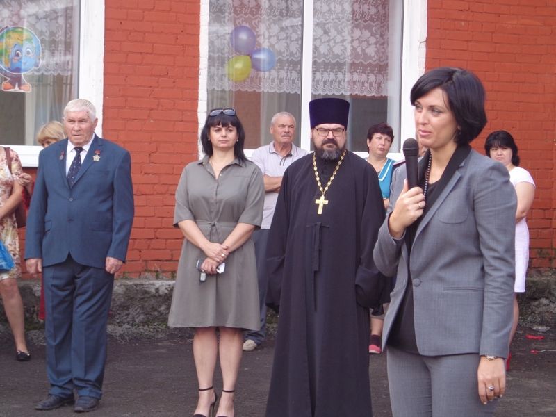 В праздновании 55-летия казачьей средней школы № 10 г. Красный Сулин принял участие духовник Донецкого округа ВКО ВВД протоиерей Василий Хадыкин