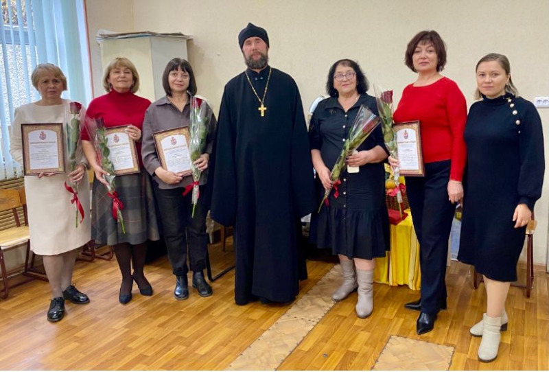 Преподаватели "Детской школы искусств" им. В.А. Серова города Шахты удостоены архиерейских грамот