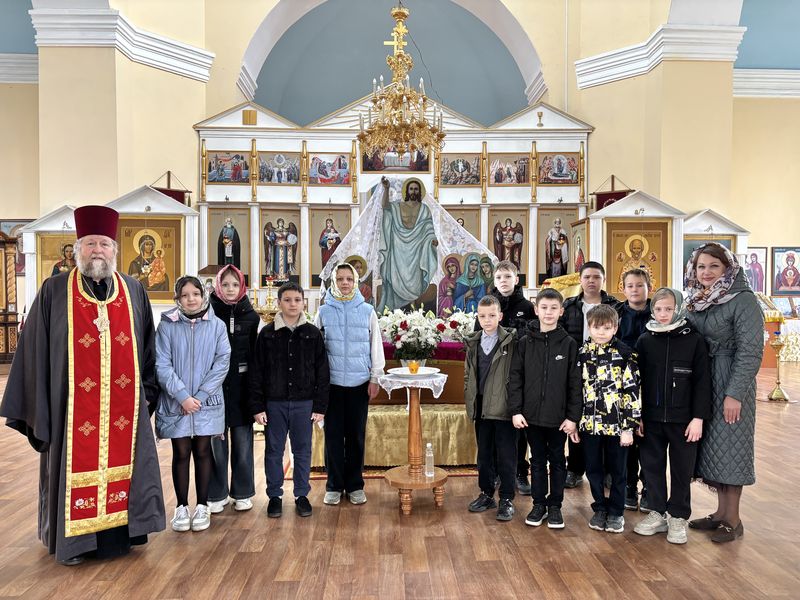 В Обливской школе №1 прошла встреча с настоятелем храма в Светлую седмицу