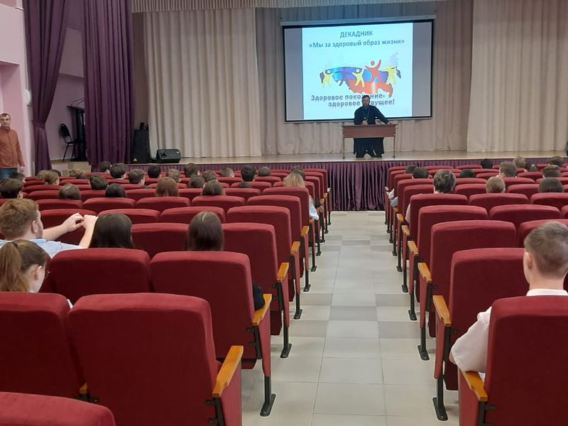 Иерей Илья Буланов посетил СОШ № 6 города Красный Сулин