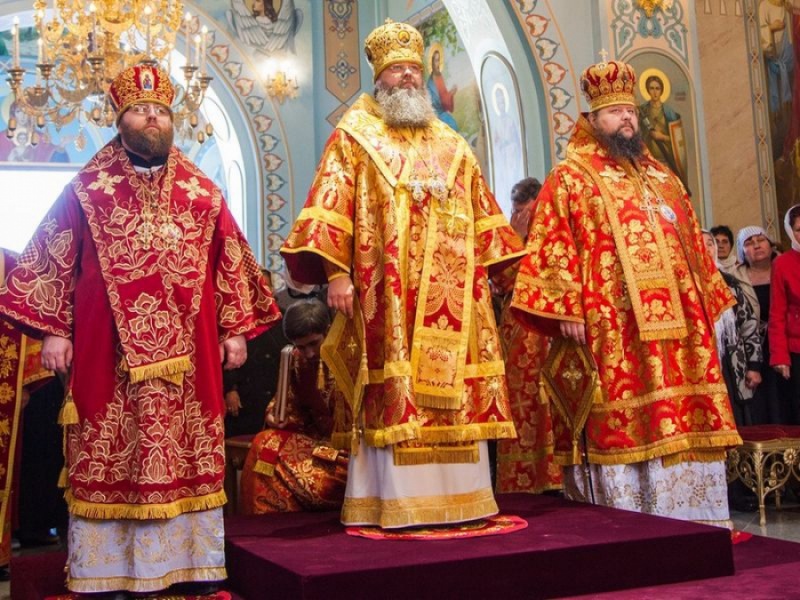 Епископ Игнатий принял участие в соборном служении Литургии в кафедральном соборе Рождества Христова г. Волгодонска