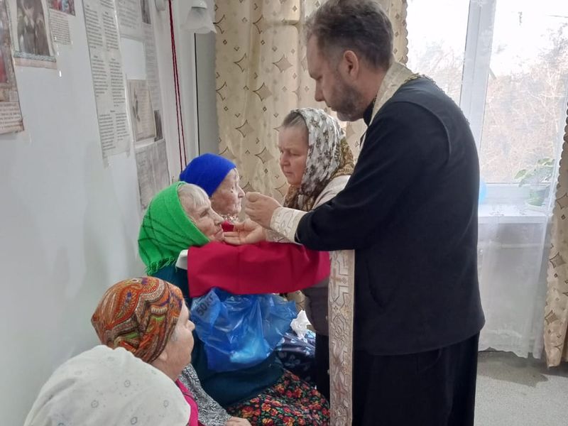 Причащение Святых Христовых Таин в доме престарелых