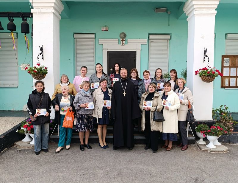 Педагогов воскресной школы «Свет ангела» поздравили с Днём учителя