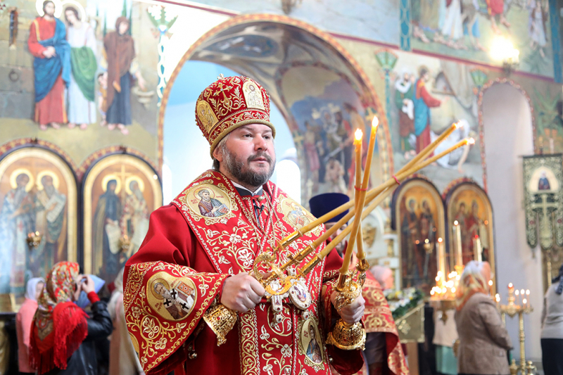 Преосвященнейший епископ Симон совершил воскресное богослужение в кафедральном соборе Шахтинской епархии