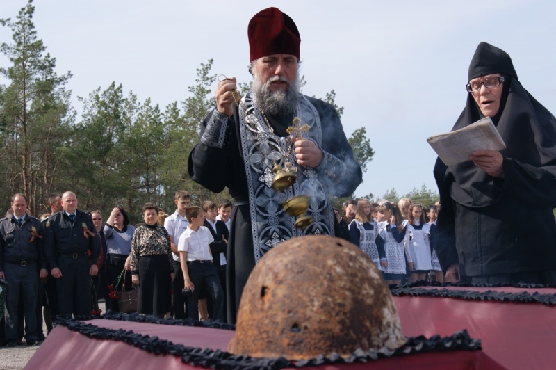 В станице Вешенской перезахоронили останки воинов второй мировой войны