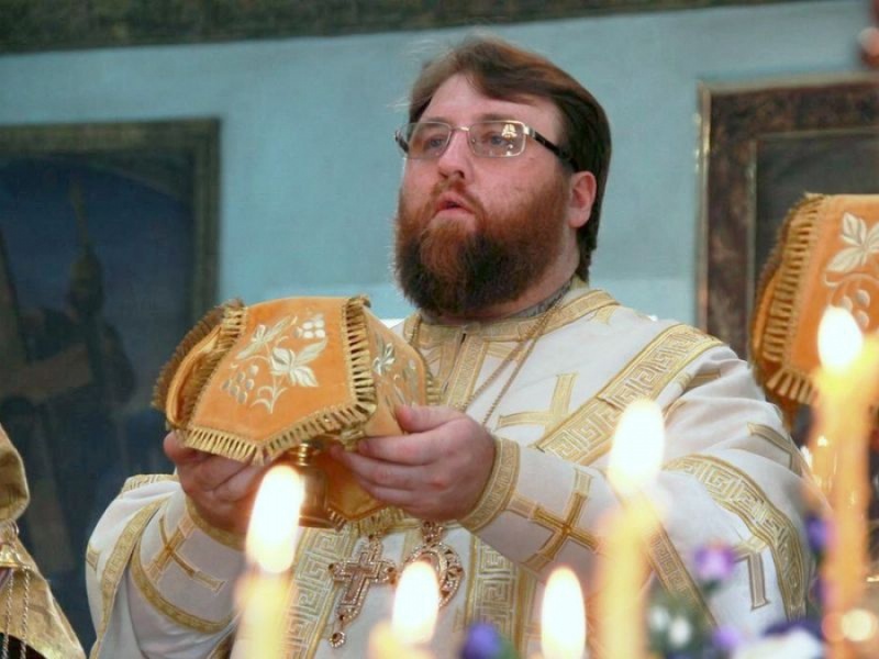 Епископ Игнатий совершил праздничную Литургию по случаю престольного праздника Никольского храма г. Шахты