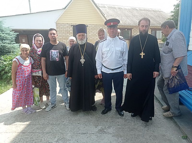 Прихожане шахтинского Вознесенского храма помолились в епархиальном Покровском монастыре