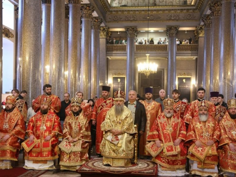 Епископ Игнатий в четверг Светлой седмицы сослужил митрополиту Варсонофию за Божественной литургией в Казанском соборе Санкт-Петербурга