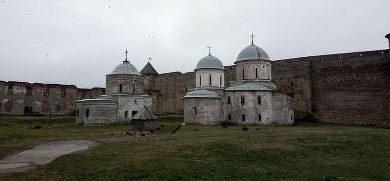 ВОПРЕКИ НАСМЕШКАМ, ИЗДЕВКАМ И СМЕРТИ