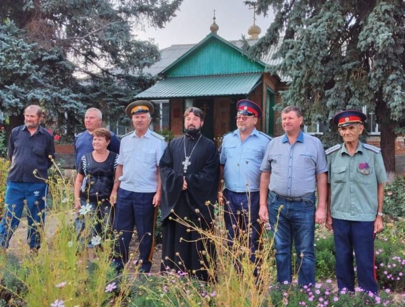 Состоялась встреча духовника Казачьего Пономаревского юрта протоиерея Игоря Жевердана с атаманами казаков Пономаревского юрта в Никольском храме, сл. Кашары