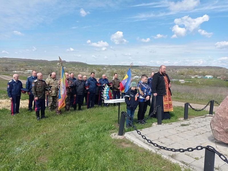 В хуторе Сетраки совершили панихиду по мирным жителям и казакам, убиенным в 1918 году