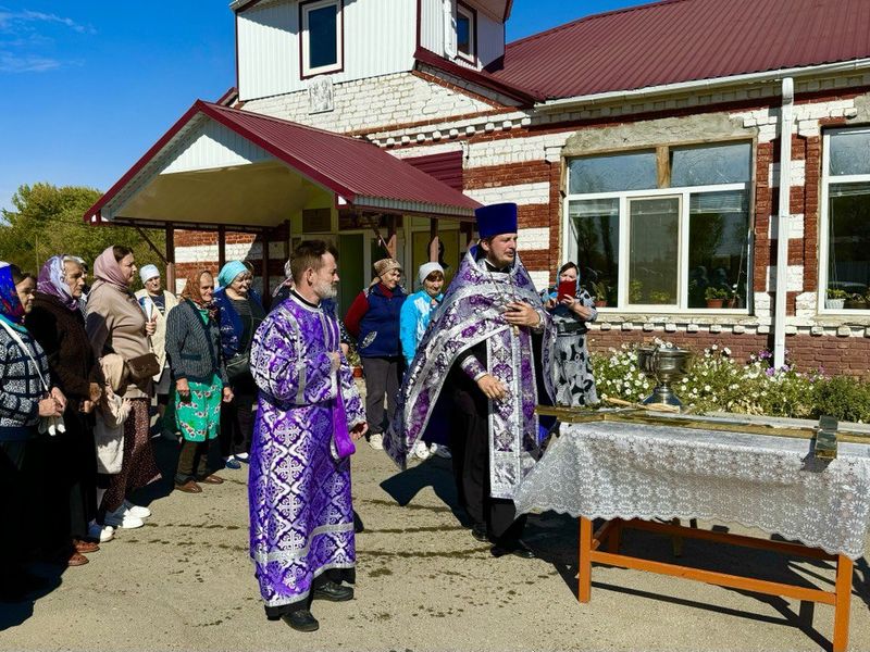Совершен чин освящения купола с крестом
