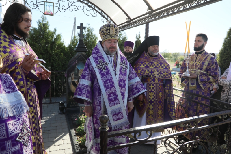 Преосвященнейший епископ Симон совершил Божественную литургию в храме Воскресения Христова села Новоивановка