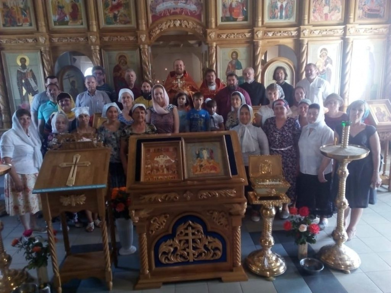 В храме Донской иконы Божией Матери прошли праздничные богослужения, посвященные 15-летию настоятельства протоиерея Романа Амплеева