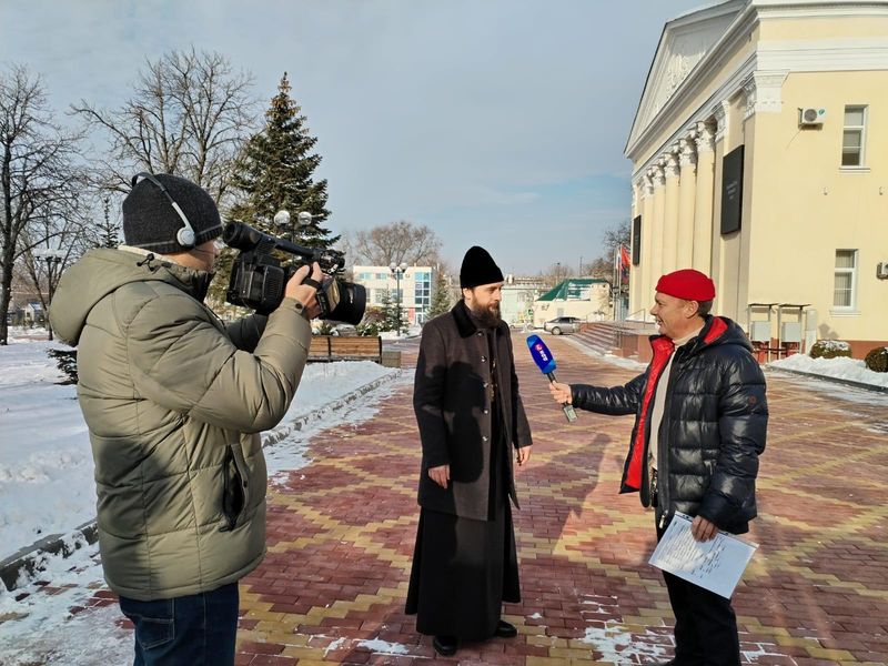 Благочинный приходов Нижнедонского округа поздравил журналистов с первым юбилеем