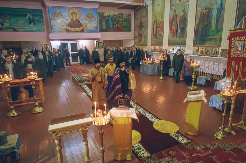 Преосвященнейший епископ Симон с архипастырским визитом посетил храм в честь святого равноапостольного князя Владимира в городе Шахты