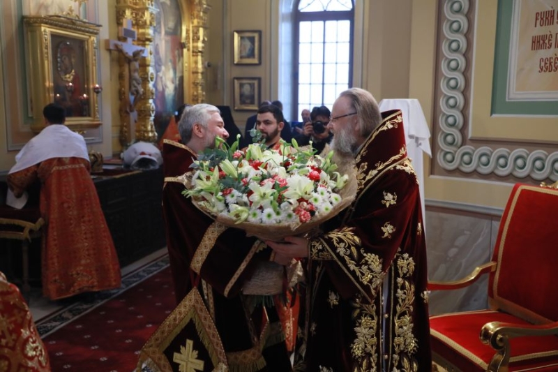 Преосвященнейший епископ Симон вместе с митрополитом Ростовским и Новочеркасским Меркурием совершил Божественную литургию в день тезоименитства его Высокопреосвященства