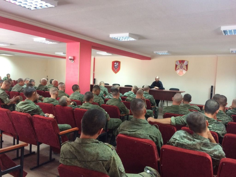 Настоятель храма святого благоверного князя Александра Невского г. Шахты иерей Георгий Болоцков провел огласительные беседы с военнослужащими в/ч 3722 ВВ МВД России г. Шахты