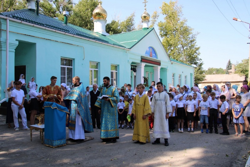 В преддверии нового учебного года в храме вмч. Пантелеимона г. Гуково состоялась детская Божественная литургия