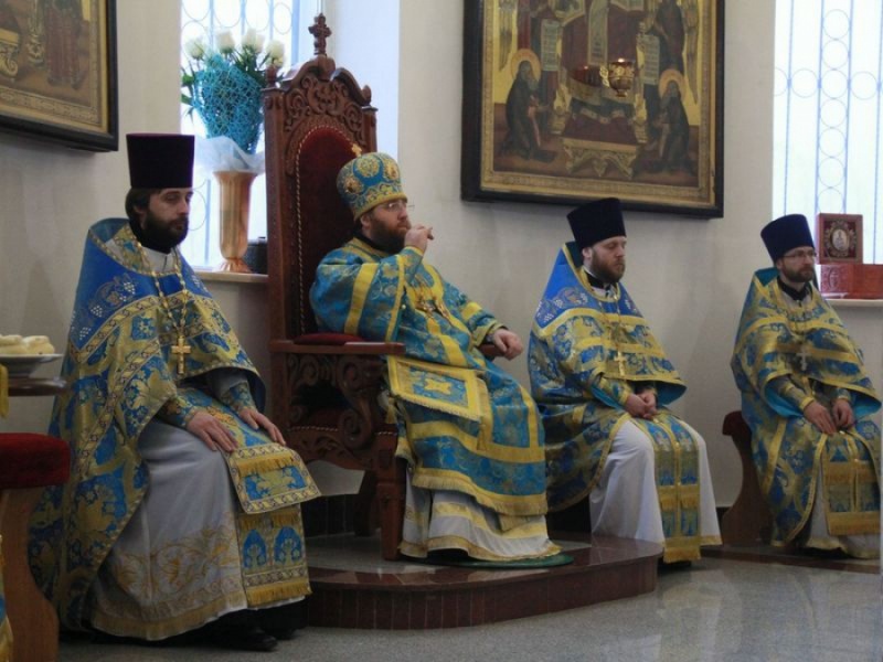 В праздник Сретения Господня епископ Игнатий совершил Божественную литургию в Покровском кафедральном соборе