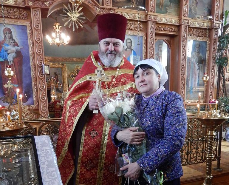 Настоятель храма свт. Николая х. Гуково протоиерей Виктор Ольховатов поздравил всех православных женщин с днем святых жен-мироносиц