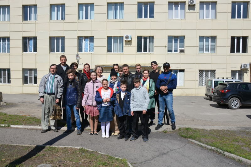 Благотворительная акция «Милосердная весна» в Гуковском благочинии продолжилась поздравлением людей, находящихся в больнице, со Светлым Христовым Воскресением