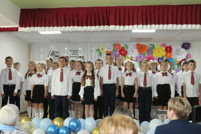 Гуковская гимназия №10 отметила 65-летие