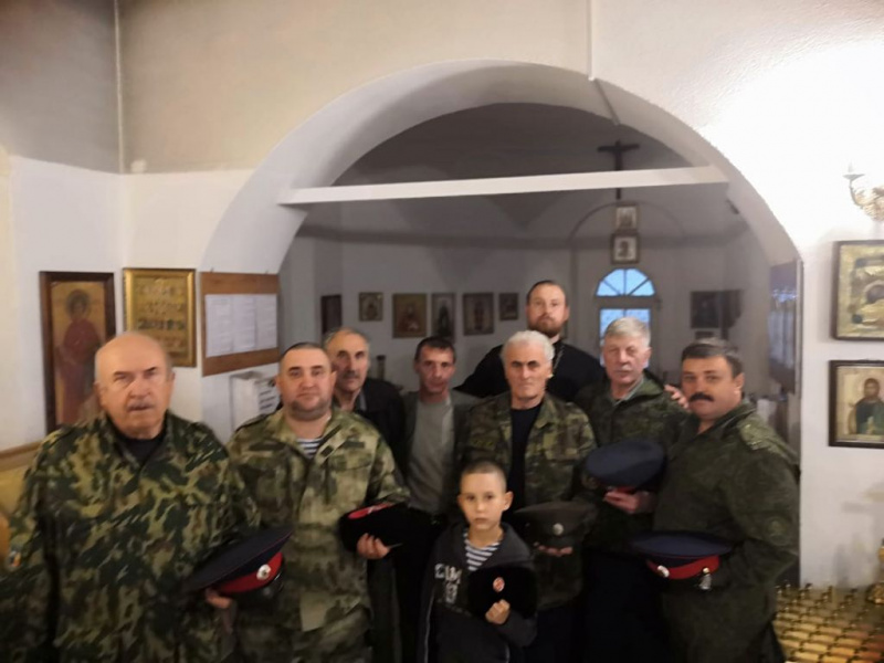 В храме Донской иконы Божией Матери г. Новошахтинска состоялась традиционная встреча казаков станицы Мало-Несветаевская с протоиереем Романом Амплеевым