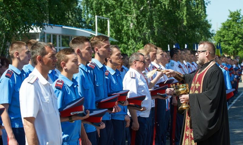 Шахтинских кадет выпускников напутствовал иерей Евгений Поцелуев