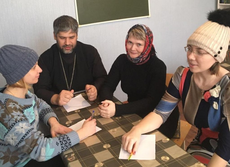 В храме святого благоверного князя Александра Невского г. Красный Сулин иерей Сергий Столяров осуществляется издание приходской газеты «Просвещение»