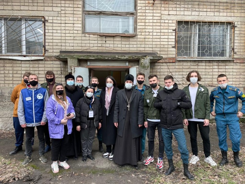 С гуманитарного склада Покровского кафедрального собора города Шахты доставлена помощь в пункт временного размещения беженцев