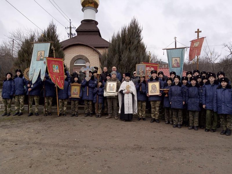 Воспитанники Шахтинского кадетского корпуса окунулись в крещенскую купель в станице Бессергеневской