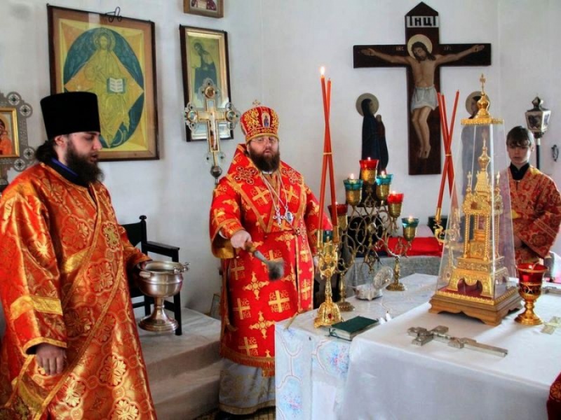 Епископ Игнатий совершил чин малого освящения и Литургию во вновь освященном Никольском храме пос. Аюта г. Шахты