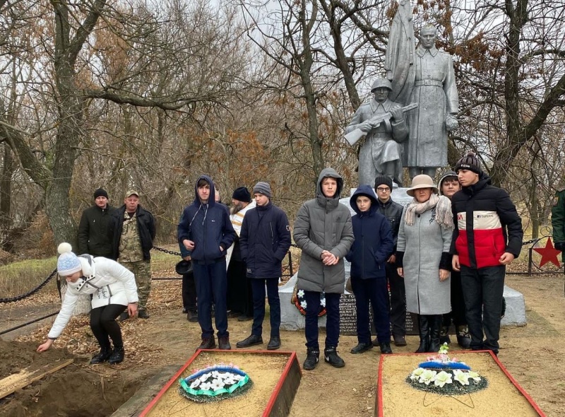 Протоиерей Игорь Колистратов принял участие в перезахоронении останков неизвестного солдата