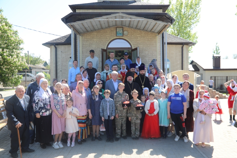 В престольный день Преосвященнейший епископ Симон совершил Божественную литургию в храме святого великомученика Георгия Победоносца поселка Новозарянский 