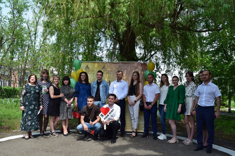 Благочинный приходов Новошахтинского округа передал в подарок филиалу ЮФУ в городе Новошахтинске набор духовной литературы