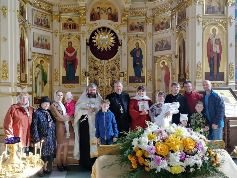 В храме Покрова Богородицы Каменского благочиния впервые было совершено таинство Крещения для инвалидов по слуху