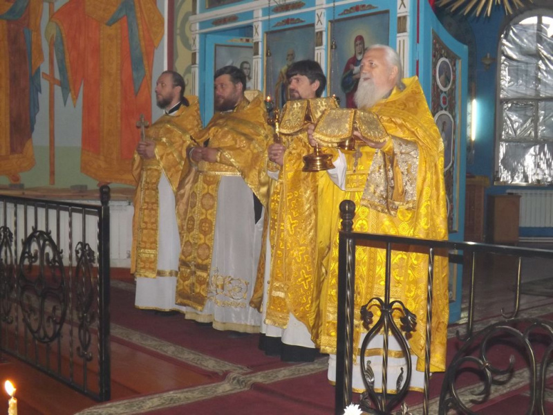 В день памяти Cобора святителей Московских и всея России Чудотворцев в храме святителя Алексия Московского станицы Бессергеневской состоялось соборное богослужение