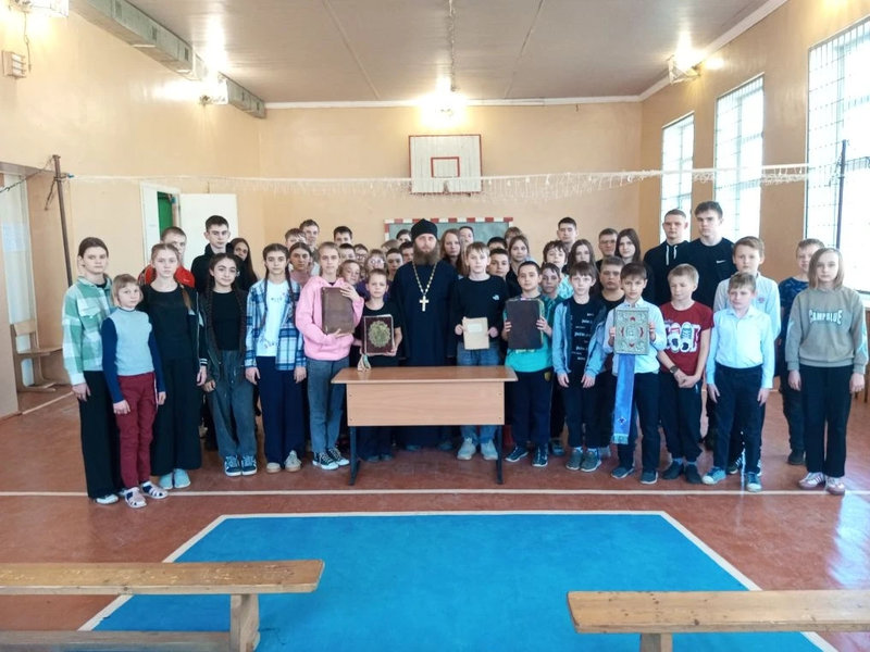 Встреча со священником в Колодезянской школе ко Дню православной книги