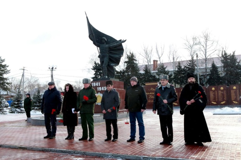 Благочинный приходов Нижнедонского округа и принял участие в митинге ко Дню освобождения Октябрьского района от немецко-фашистских захватчиков