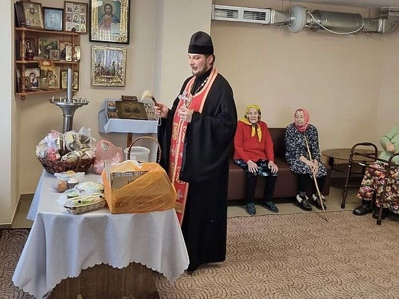 Пасхальное посещение постояльцев реабилитационного отделения для граждан пожилого возраста и инвалидов в станице Боковской