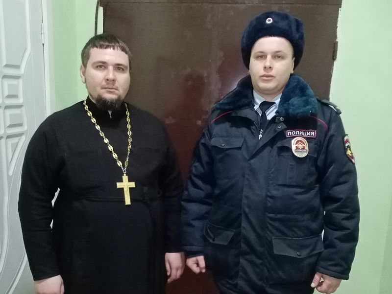 Тему соработничества Церкви и силовых структур в Багаевском районе обсудили иерей Анатолий Минаев и сотрудником МВД