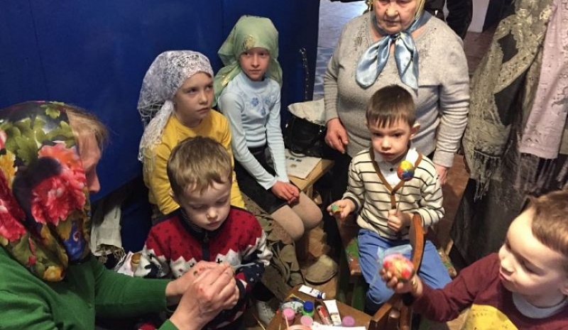 В Никольском храме г. Зверево прошел мастер-класс «Пасхальное яйцо» для малышей