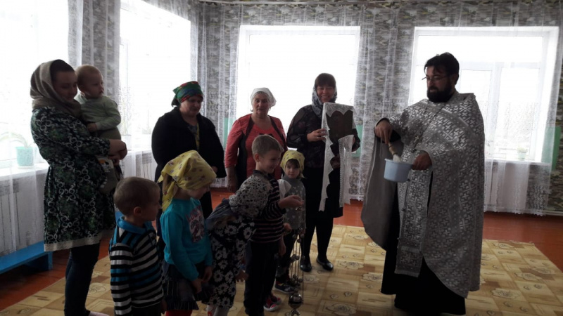 Протоиерей Игорь Жевердан совершил чин освящения детского сада № 7 х. Пономарев