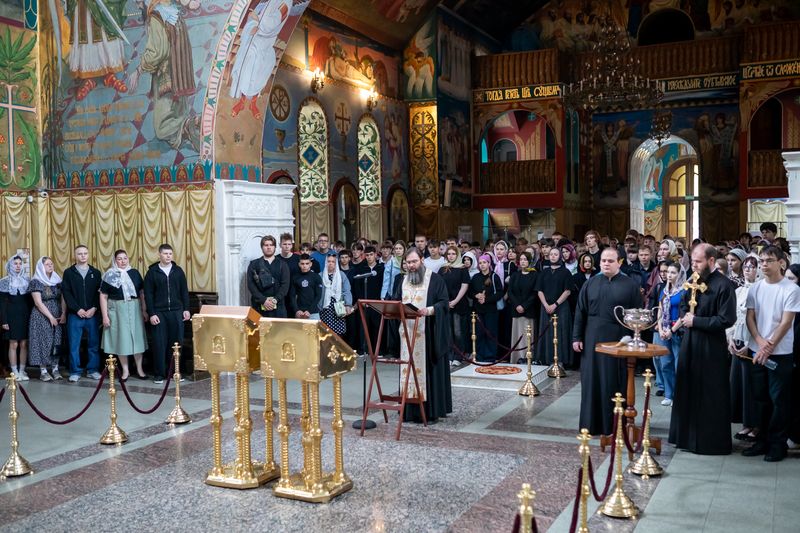 Священник благословил выпускников на сдачу государственных экзаменов