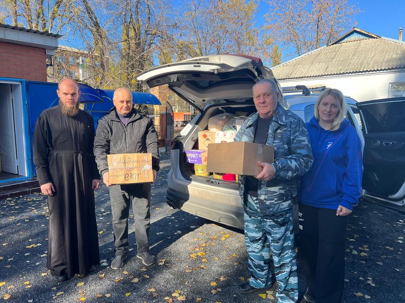 Верующие Александровск-Грушевского благочиния собрали гуманитарную помощь для участников СВО